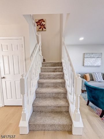 386 Inwood Ct, Franklin Twp., NJ 08873