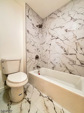 386 Inwood Ct, Franklin Twp., NJ 08873