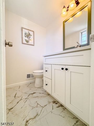 386 Inwood Ct, Franklin Twp., NJ 08873