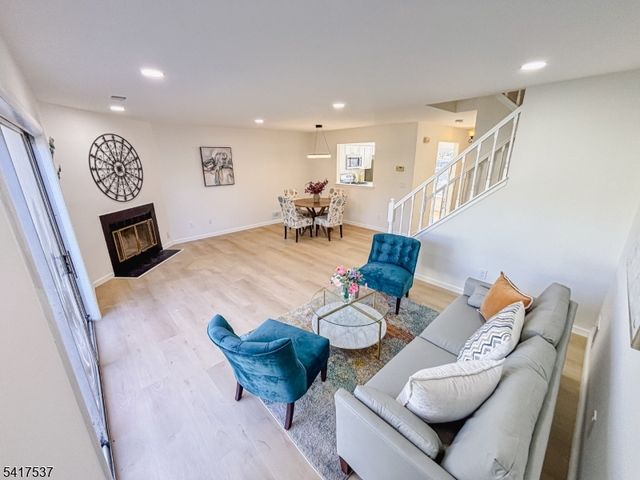 386 Inwood Ct, Franklin Twp., NJ 08873