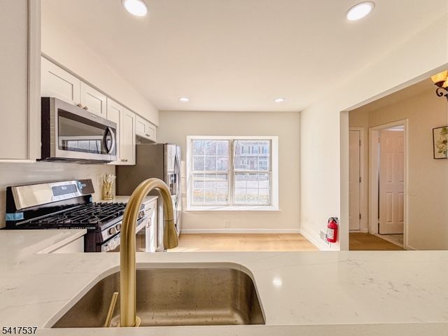 386 Inwood Ct, Franklin Twp., NJ 08873