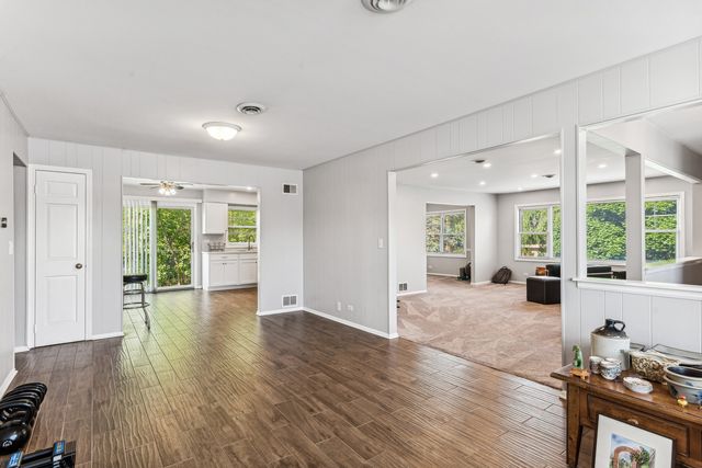 8951 Skokie Boulevard 3, Skokie, IL 60077
