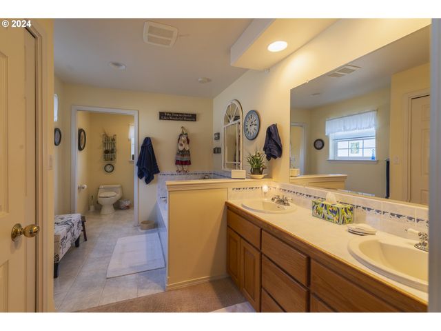 363 Se Eagle Nest Ct, Ocean Shores, WA 98569