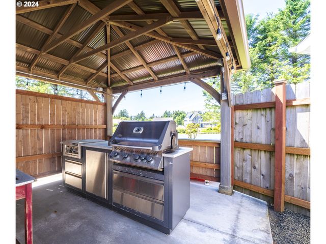 363 Se Eagle Nest Ct, Ocean Shores, WA 98569