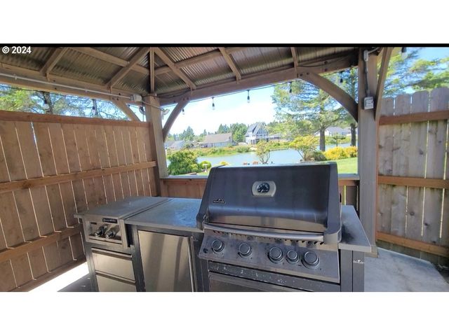 363 Se Eagle Nest Ct, Ocean Shores, WA 98569