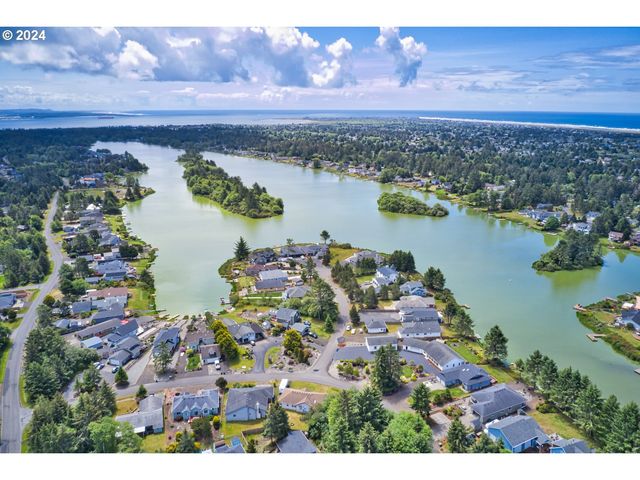 363 Se Eagle Nest Ct, Ocean Shores, WA 98569