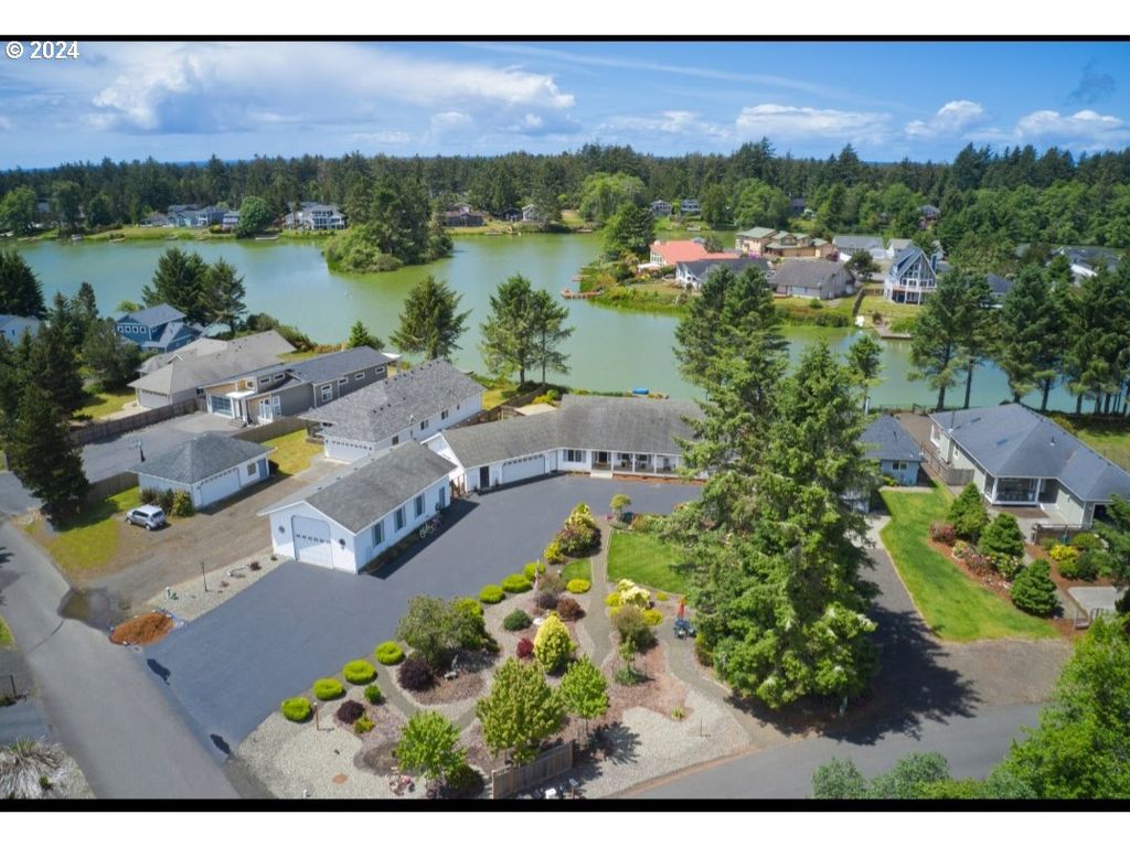 363 Se Eagle Nest Ct, Ocean Shores, WA 98569