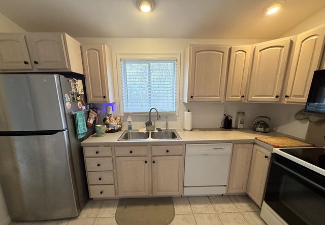 14 Garvin Road, Derry, NH 03038