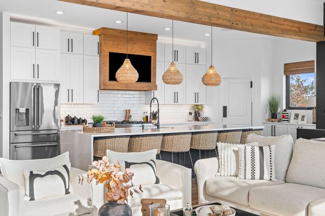 89 Ridgemont Circle, Branson West, MO 65737