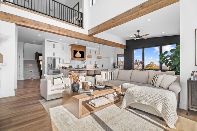 89 Ridgemont Circle, Branson West, MO 65737