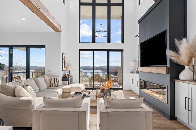 89 Ridgemont Circle, Branson West, MO 65737