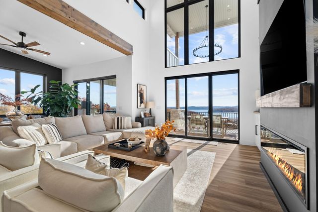 89 Ridgemont Circle, Branson West, MO 65737