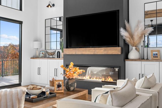 89 Ridgemont Circle, Branson West, MO 65737