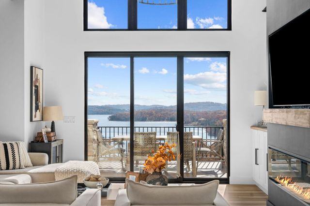 89 Ridgemont Circle, Branson West, MO 65737