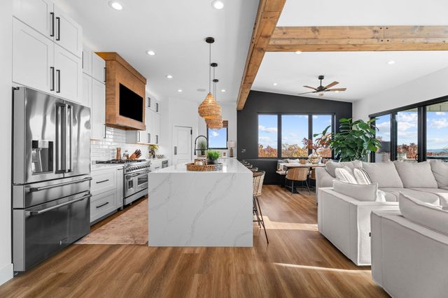 89 Ridgemont Circle, Branson West, MO 65737