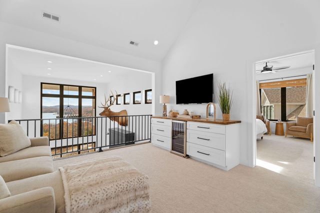 89 Ridgemont Circle, Branson West, MO 65737