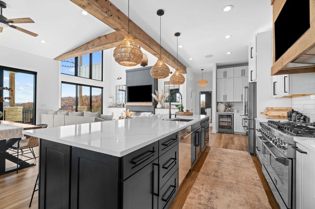 89 Ridgemont Circle, Branson West, MO 65737