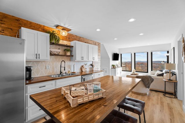 89 Ridgemont Circle, Branson West, MO 65737