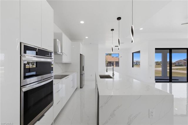 401 NW 25th AVE, Cape Coral, FL 33993