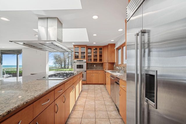 7515 N Beach DRIVE, Fox Point, WI 53217
