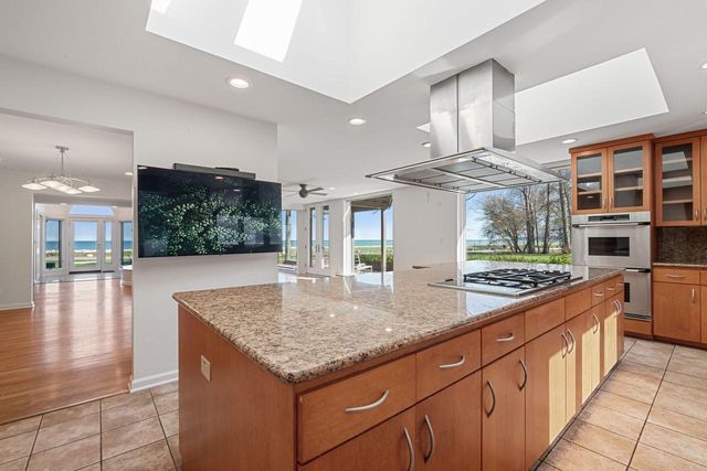 7515 N Beach DRIVE, Fox Point, WI 53217