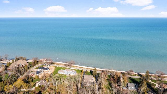 7515 N Beach DRIVE, Fox Point, WI 53217