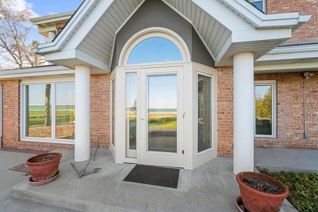 7515 N Beach DRIVE, Fox Point, WI 53217