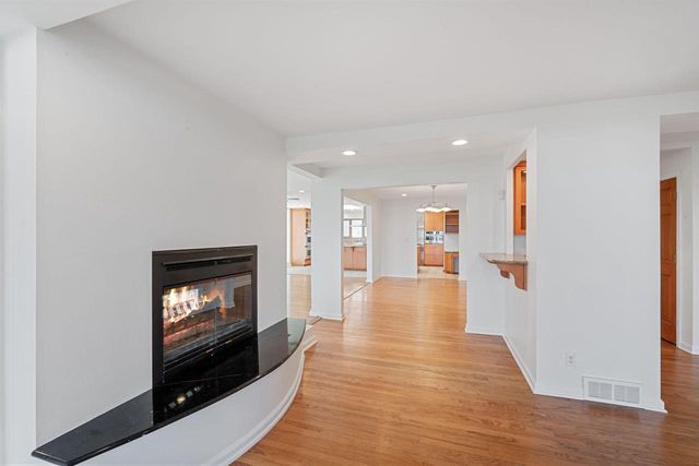 7515 N Beach DRIVE, Fox Point, WI 53217