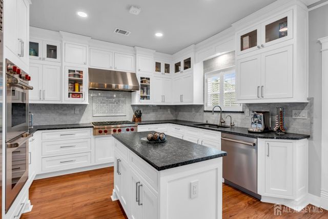 37 Berkshire Way, East Brunswick, NJ 08816