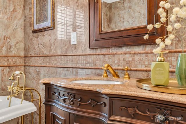 37 Berkshire Way, East Brunswick, NJ 08816