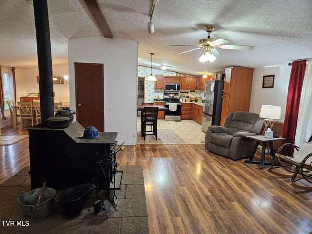 17508 Dreamers Lane, Glade Spring, VA 24340