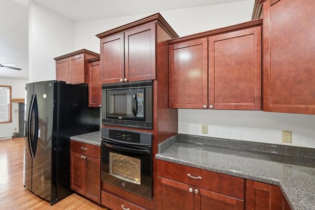 330 Waite Lane, Platteville, WI 53818