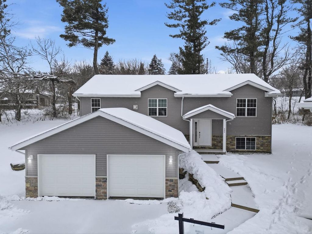 330 Waite Lane, Platteville, WI 53818