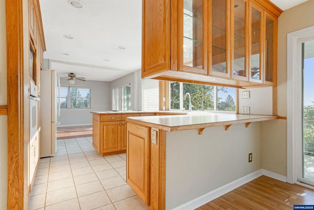 842 Kingwood Dr NW, Salem, OR 97304