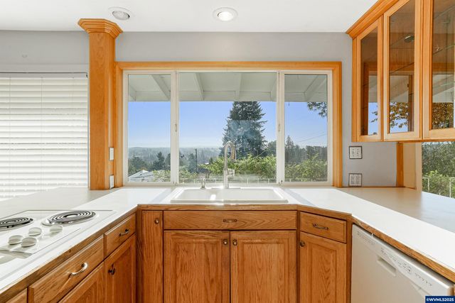 842 Kingwood Dr NW, Salem, OR 97304