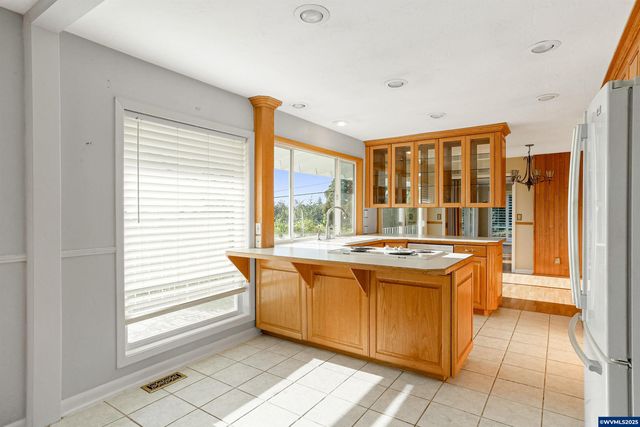 842 Kingwood Dr NW, Salem, OR 97304