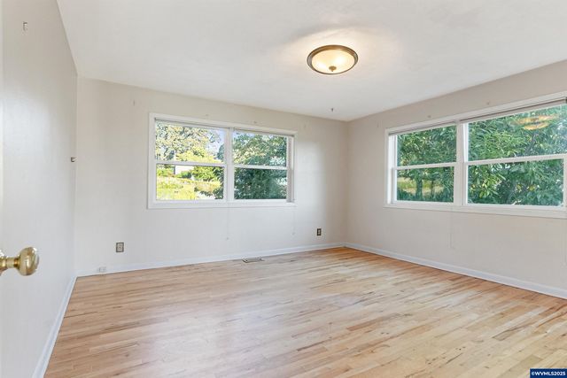 842 Kingwood Dr NW, Salem, OR 97304