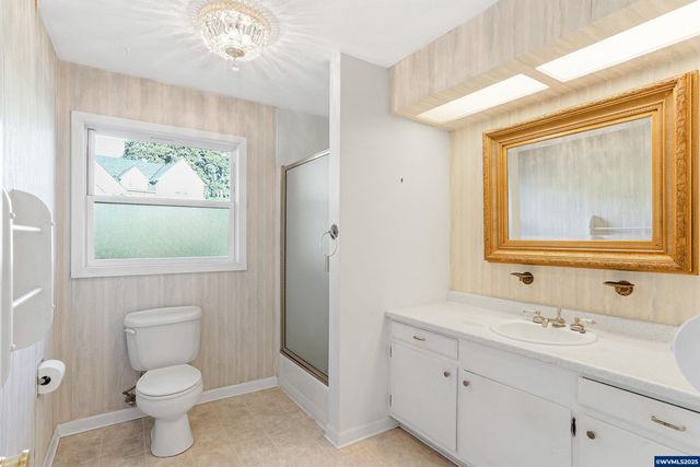 842 Kingwood Dr NW, Salem, OR 97304