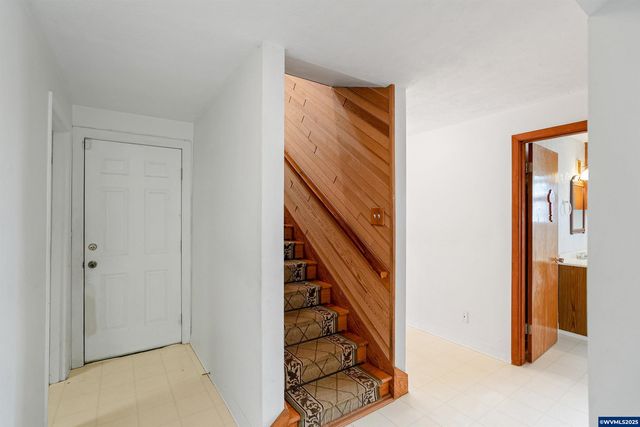 842 Kingwood Dr NW, Salem, OR 97304