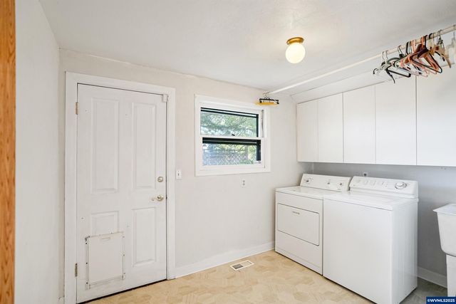 842 Kingwood Dr NW, Salem, OR 97304