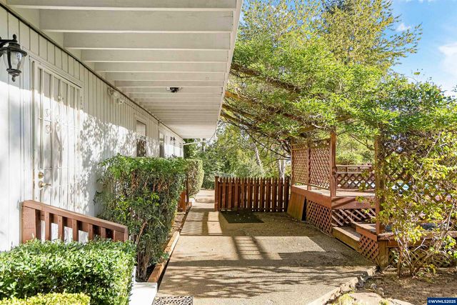 842 Kingwood Dr NW, Salem, OR 97304