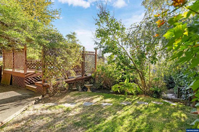 842 Kingwood Dr NW, Salem, OR 97304