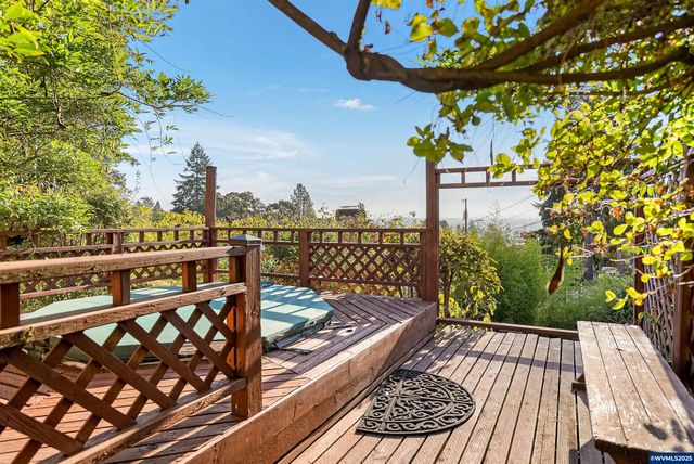 842 Kingwood Dr NW, Salem, OR 97304