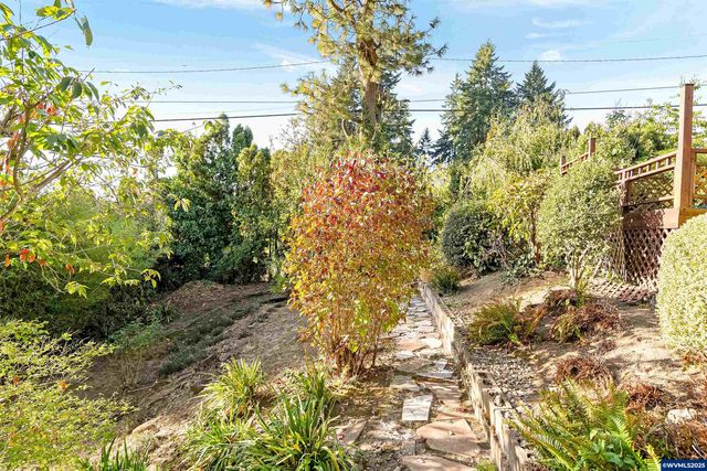 842 Kingwood Dr NW, Salem, OR 97304