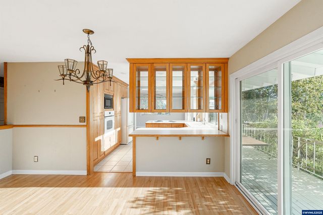 842 Kingwood Dr NW, Salem, OR 97304