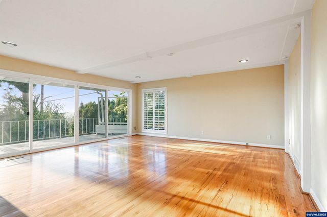 842 Kingwood Dr NW, Salem, OR 97304