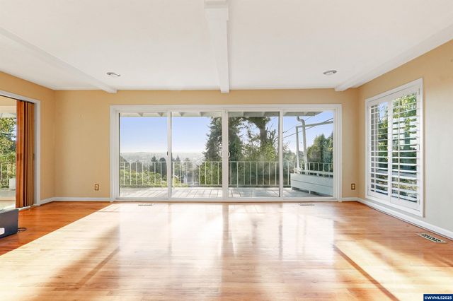 842 Kingwood Dr NW, Salem, OR 97304