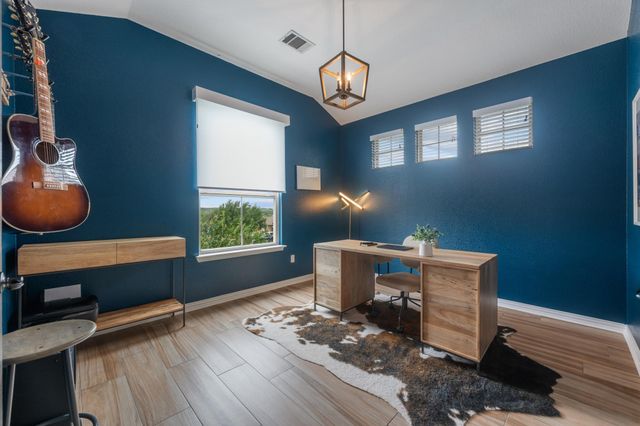 594 Ledge Stone DR, Austin, TX 78737