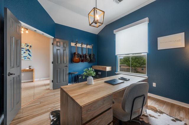 594 Ledge Stone DR, Austin, TX 78737