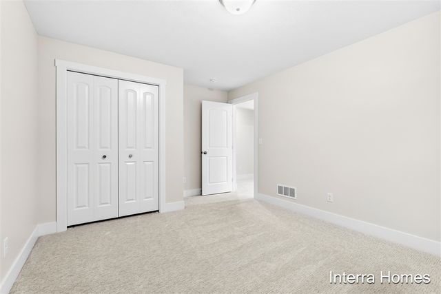 1577 N Village Circle, Kalamazoo, MI 49009